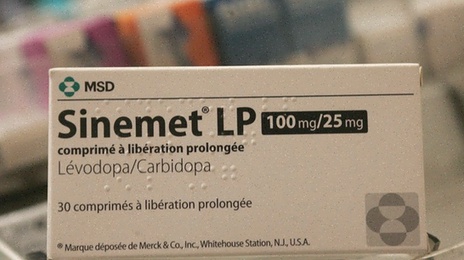 Commander Sinemet – Illustration de Parkinson et comprimés de Sinemet